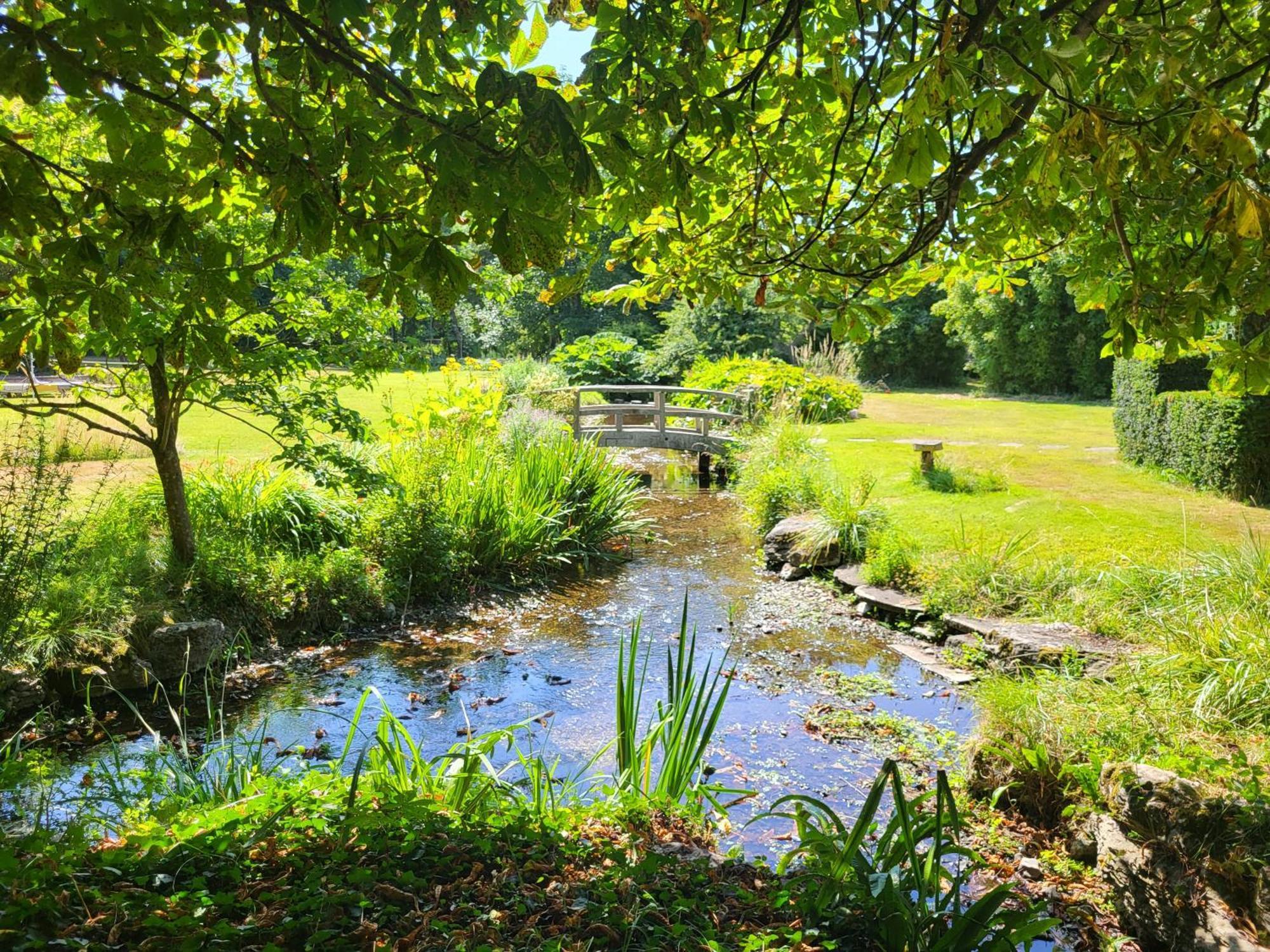 Unique & Rural Child Friendly Annexe With Large Gardens, Games & Tennis Court - Chichester Holiday Properties Exterior photo