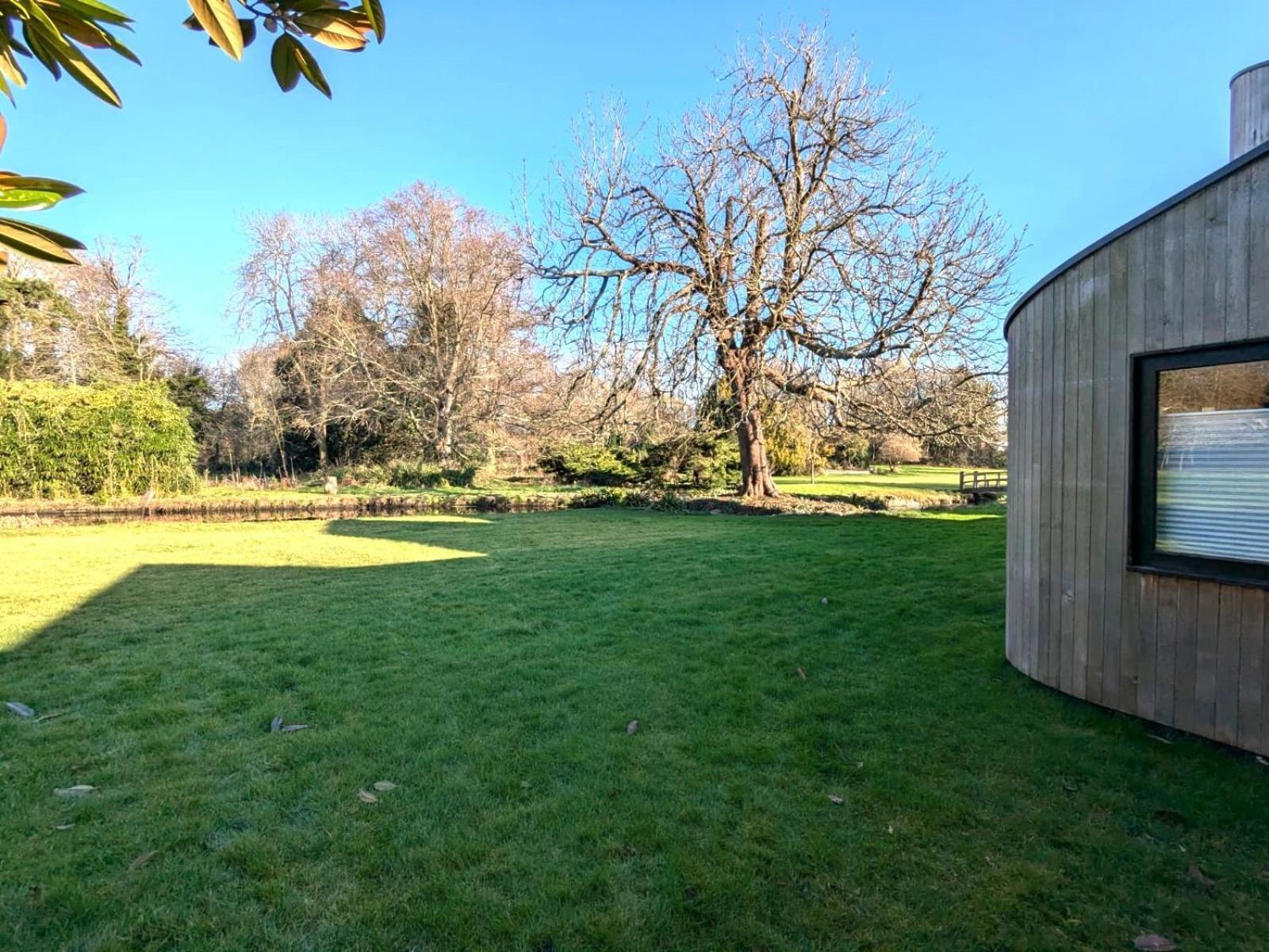 Unique & Rural Child Friendly Annexe With Large Gardens, Games & Tennis Court - Chichester Holiday Properties Exterior photo