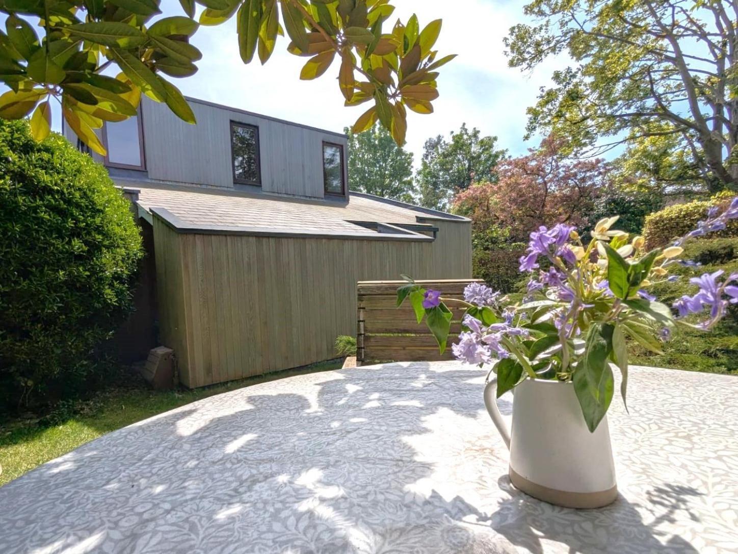 Unique & Rural Child Friendly Annexe With Large Gardens, Games & Tennis Court - Chichester Holiday Properties Exterior photo