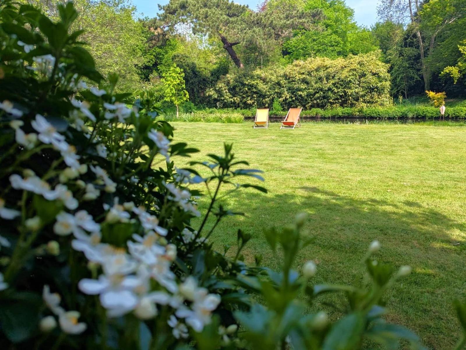 Unique & Rural Child Friendly Annexe With Large Gardens, Games & Tennis Court - Chichester Holiday Properties Exterior photo