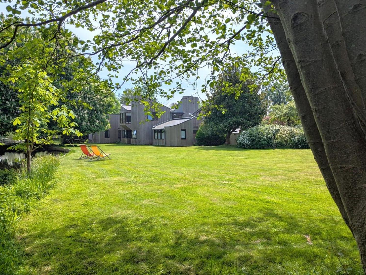 Unique & Rural Child Friendly Annexe With Large Gardens, Games & Tennis Court - Chichester Holiday Properties Exterior photo