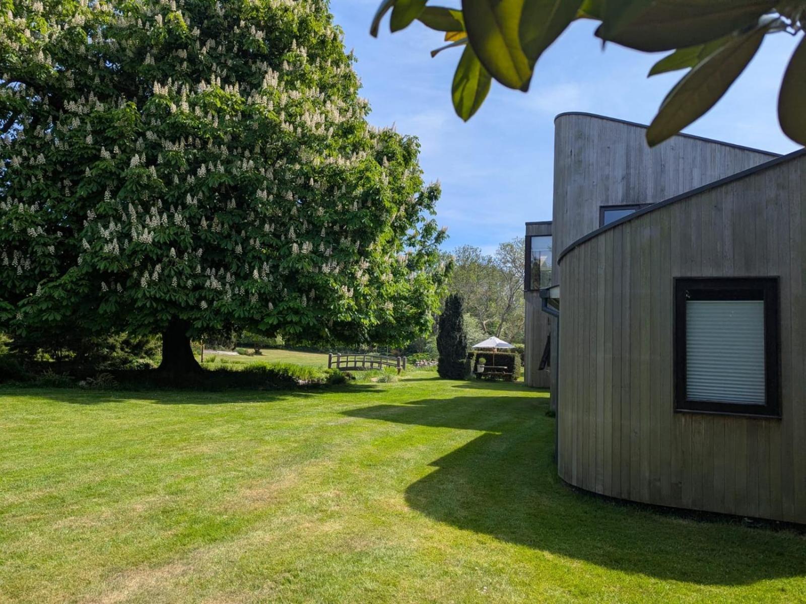 Unique & Rural Child Friendly Annexe With Large Gardens, Games & Tennis Court - Chichester Holiday Properties Exterior photo